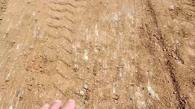 Подготовка дороги к участкам для дольнейшего строительства.