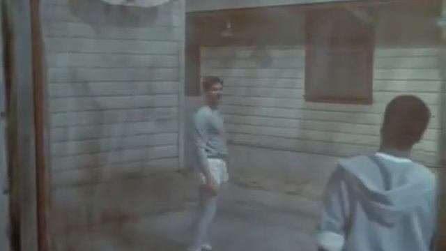 Неудачники  Streamers, 1983. Очень редкий фильм на околовьетнамскую тему.