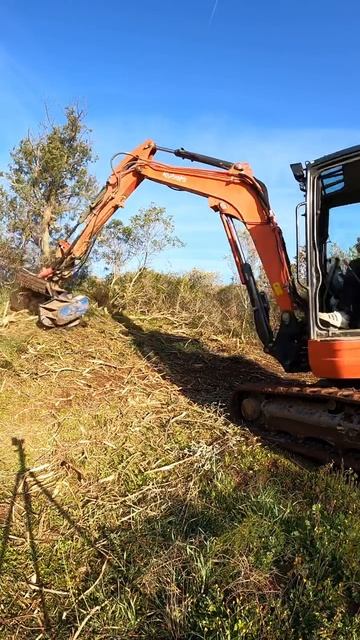 Мульчер TFL/Q-130 OSMA на экскаваторе (10-16тн) Kubota KX042-40