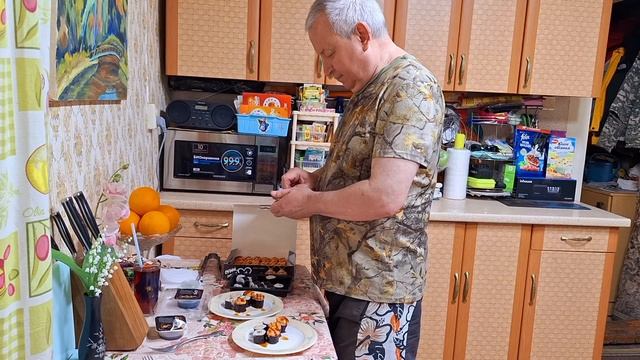 Дегустация вкусных роллов.Подарок за участие и победу в конкурсе-28.05.2025 год.