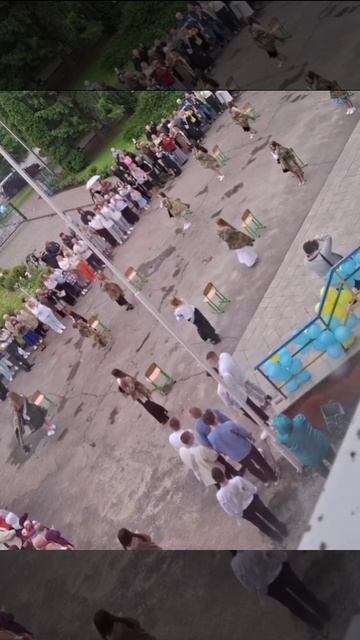 Танцы украинских выпускников.
🇺🇦Страна - могила…