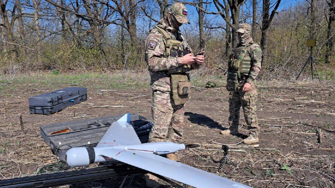 Бойцы ВС РФ уничтожили "Ланцетами" артиллерийскую установку ВСУ на берегу Днепра