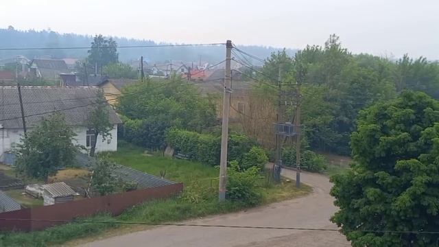 ДЫМ В ПРИГОРОДЕ: дым от пожара в Воронежском заповеднике им. Пескова заполонил улицы ж/д станции.
