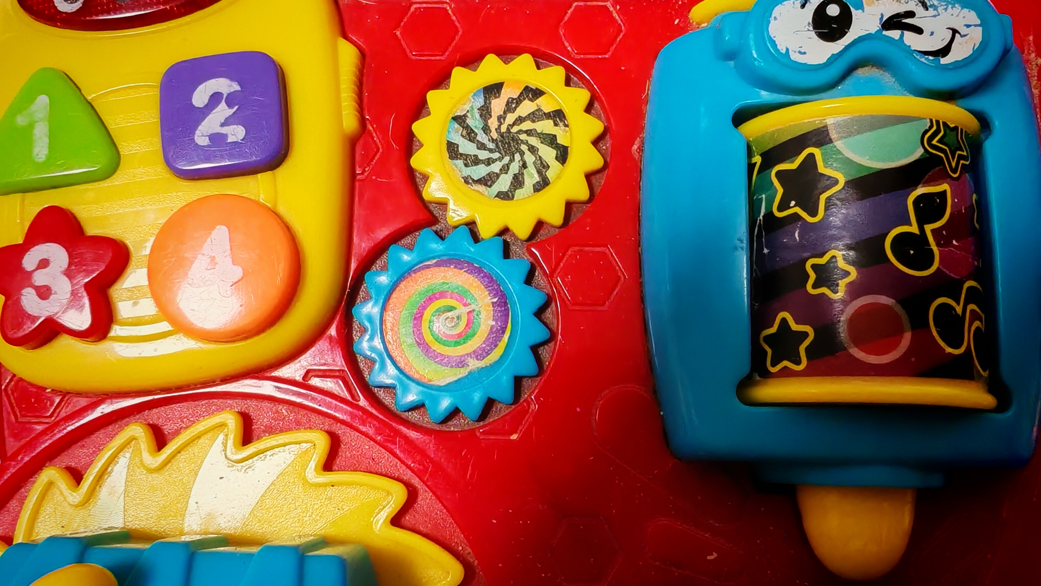 играем в детскую игрушку