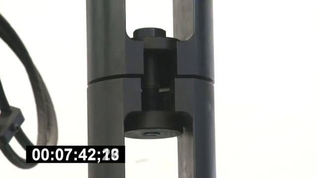 Испытание стального болта на растяжение