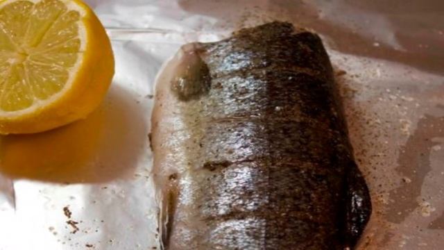 Форель, запеченная с овощами