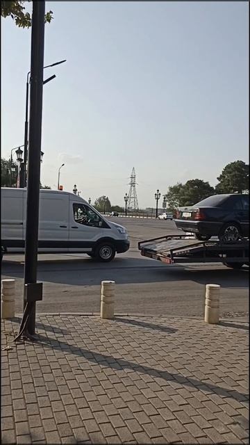 Памятник Мерабу Костава в Рустави (Грузия)
