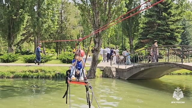 Гости и жители Симферополя посетили в Парке им. Гагарина интерактивную выставку МЧС России
