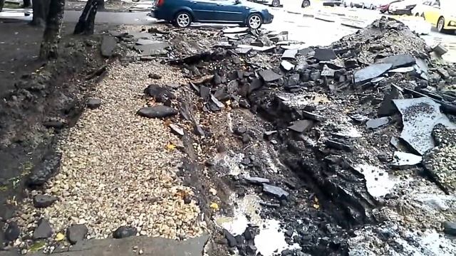 #Бордюры Не парковаться до октября. Некоторым наплева?