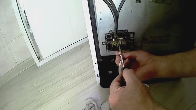 Удлинем кабель розжига газовой плиты.