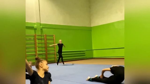 Художня гімнастика. Тренер. София Товстопят. Тренуван?