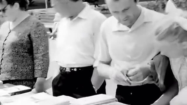 Ишим 1967. Книжный базар на центральной площади.