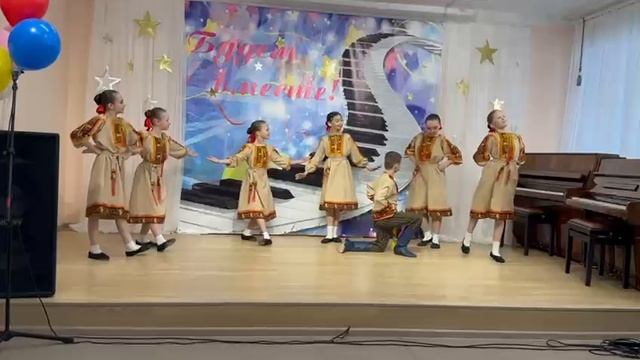 Ансамбль танца "СюрПриз" - В краю морошковом