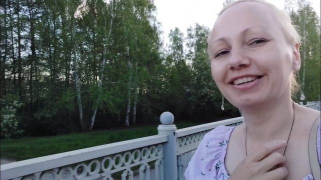 Большая летняя прогулка! Гуляем, отдыхаем, едим вкусняшки 😋 Хочу манго, поэтому купила грейпфрут 😆