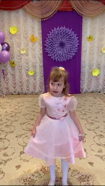 Вероника рассказывает стихи