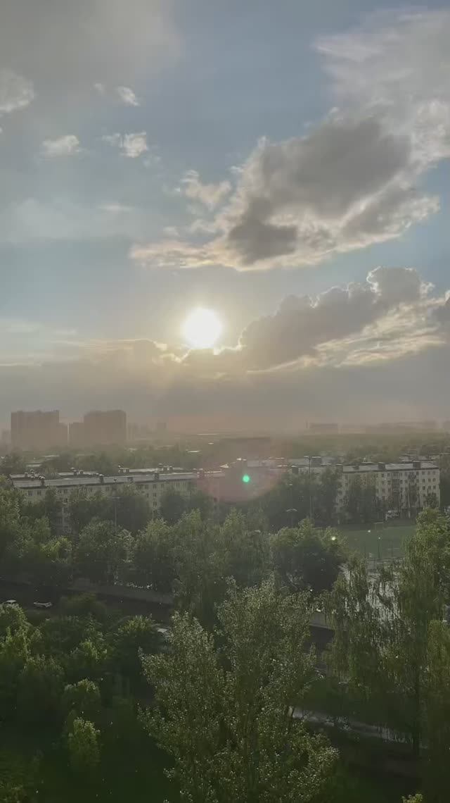 Весенний дождь и солнце
