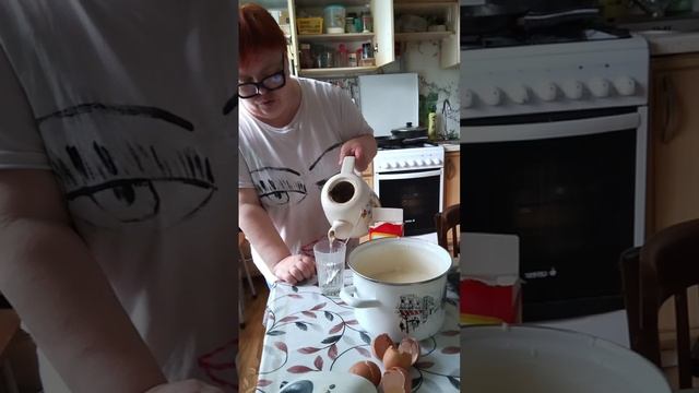 Мама помогала куриное филе отбивать😁