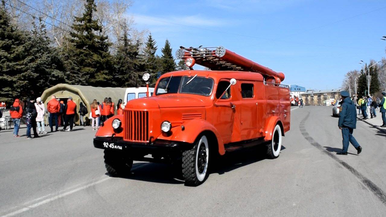 Пожарный автомобиль АН-30 (ПМЗ-18) на шасси ЗиЛ-164.