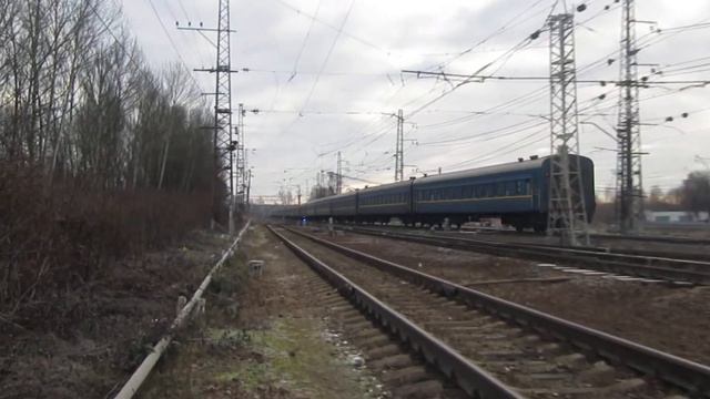 Электровоз ЭП10-004 с поездом№074Л Львов-Москва станция Нара 3.11.2017