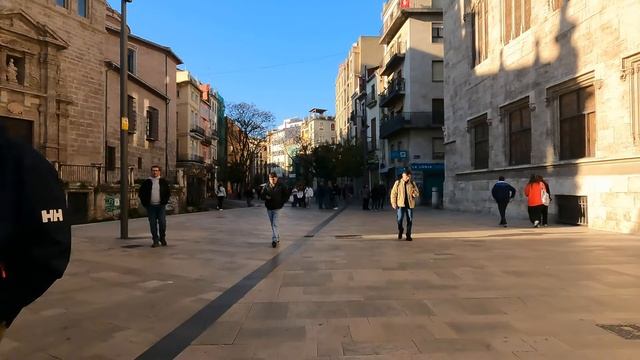 Зимняя сказка в Валенсии, Испания: завораживающий по уютным улочкам города зимой