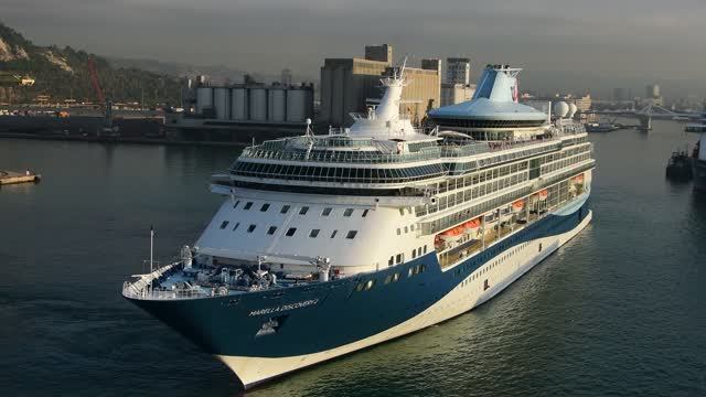 морской лайнер  Marella Discovery 2