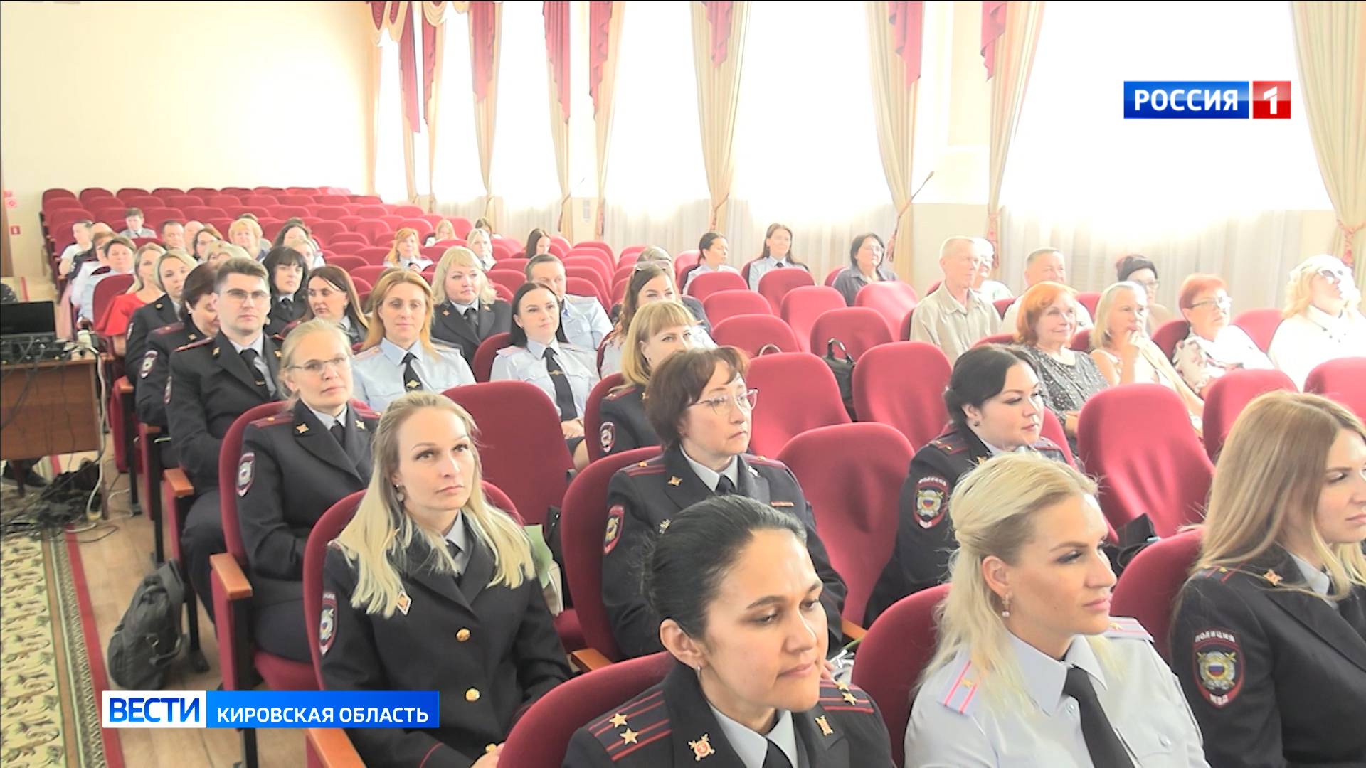 Профессиональный праздник отметили сотрудники подразделений по делам несовершеннолетних