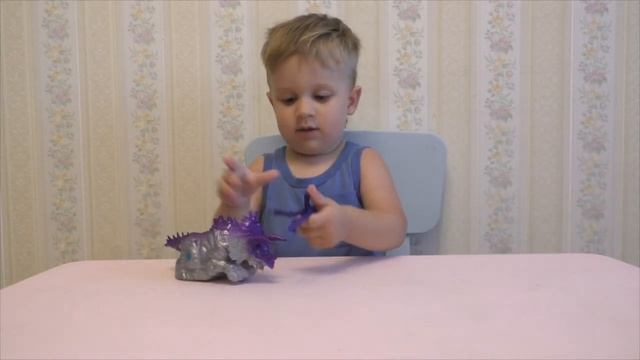 Рома и Диана ★ Открываем трансформеры Оптимус Прайм и Гримлок, Автобот Дрифт и Динобот Слаг