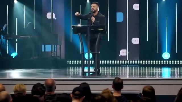 "Вера - Ожидайте замечательного!" / Стивен Фуртик