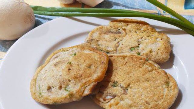 Оладьи с грибами и зелёным луком