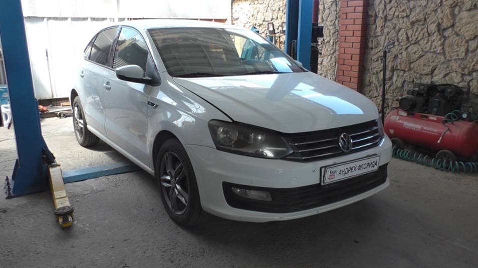 Замена помпы двигателя CWVA на Volkswagen POLO 1,6 Фольксваген Поло 2014 года 1часть