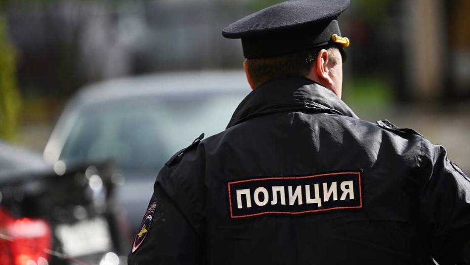 Мошенник превращал бумагу в доллары с помощью воды и порошка