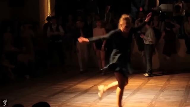 BAND ODESSA   Девочка в платье из ситца