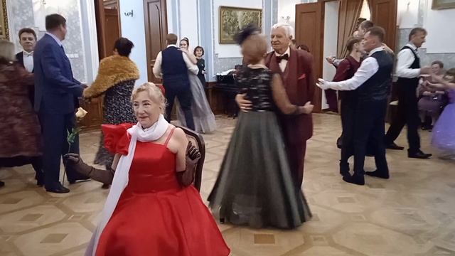 VID_20250517_Танец- игра,, Вальс с цветком 🌹,,
