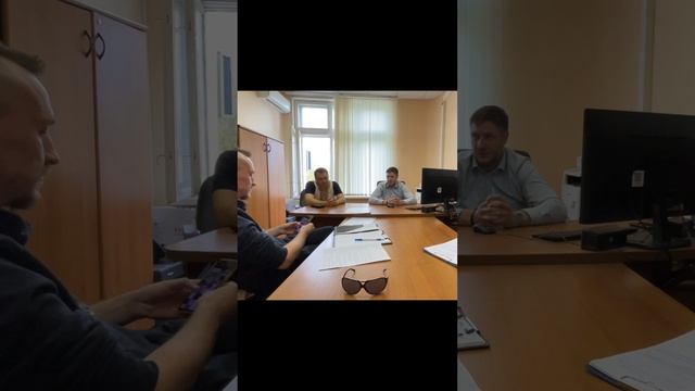 Инспектор ГЖИ Перов К. оценивает содержание и ремонт