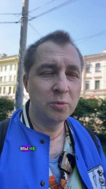 При плохой осанке, во время плавания, страдают плечевые суставы.