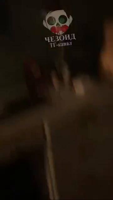 Автор видео купил поддержанную гитару на распродаже у пожилой женщины.