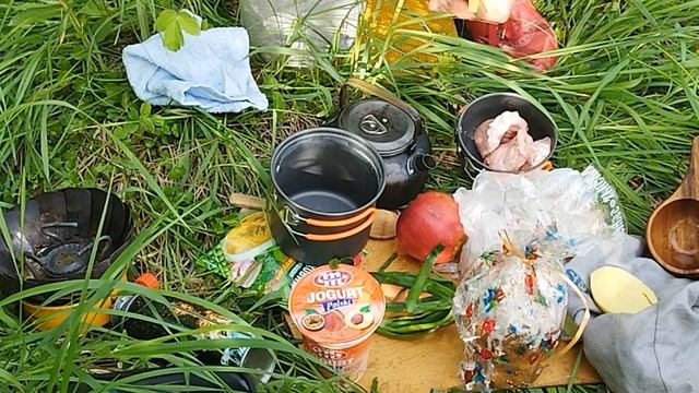 Пвд одинокий похід на природу,відпочинок на березі рі?