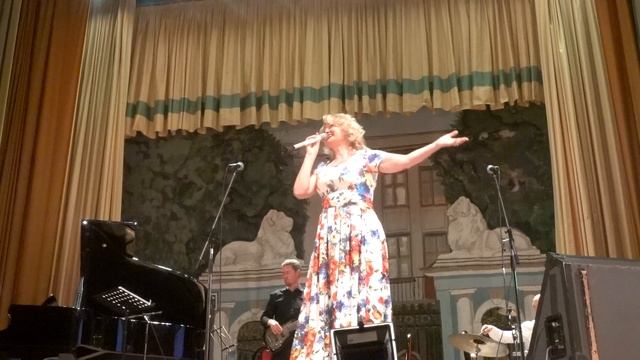 2025.05.29 Москва. Дом ученых. "Лето, ах, лето". Поет Лариса Макарская