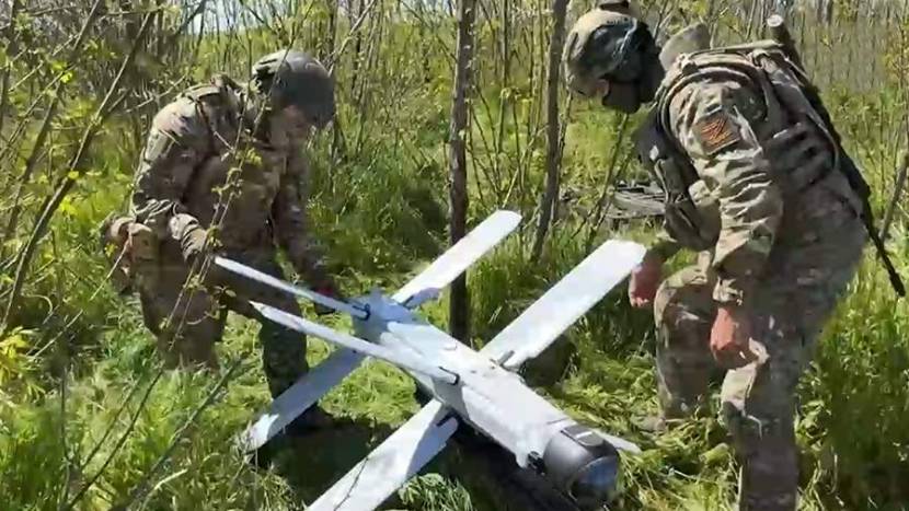 Расчет БПЛА группировки войск «Днепр» уничтожил САУ ВСУ в Херсонской области