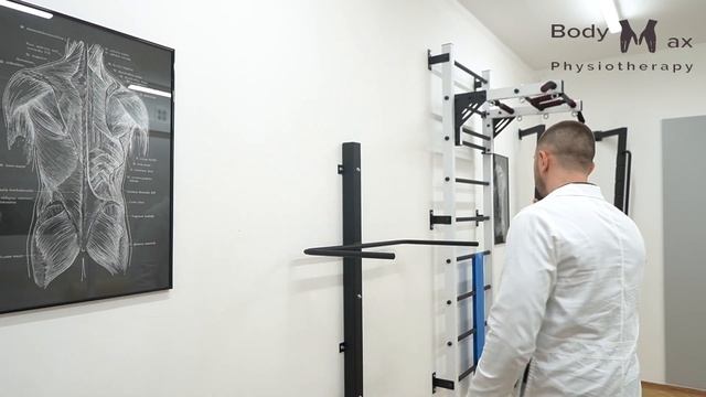 Перехватывает дыхание. Учащает сердцебиение. Приступ. Продавите эту точку