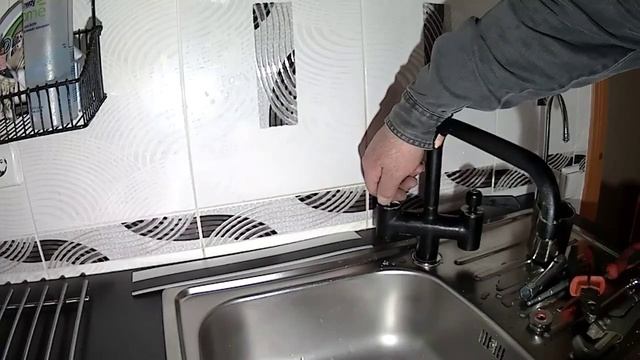 Без трубчатого ключа кран-буксу не поменяешь.