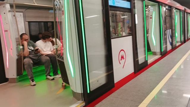 Обыденность на БКЛ. Прибытие/отправление Москвы 2024 №17 на станции Каховская