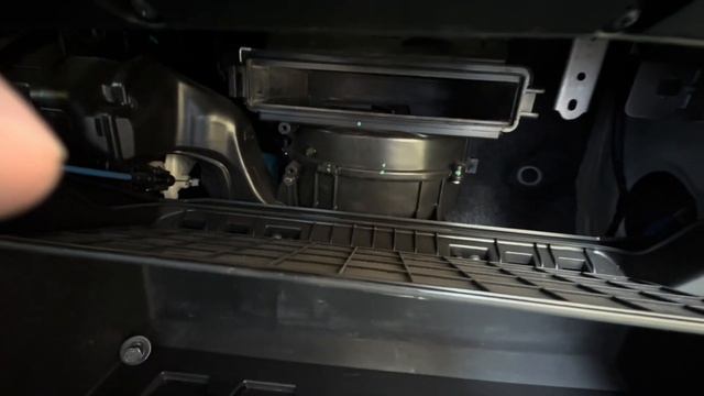 Замена салонного фильтра на Кия Рио 4( Kia Rio 4)