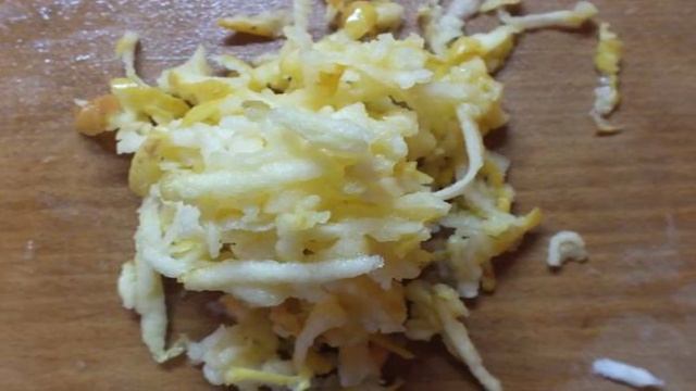 Салат из сельдерея с яблоком и лимоном