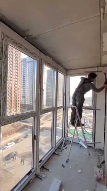 Остеклили 4 балкона в соседских квартирах ! #балкон #ок