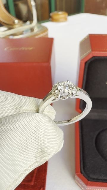 Помолвочное кольцо Cartier Ballerine Solitaire из платины 950 пробы с одним бриллиантом