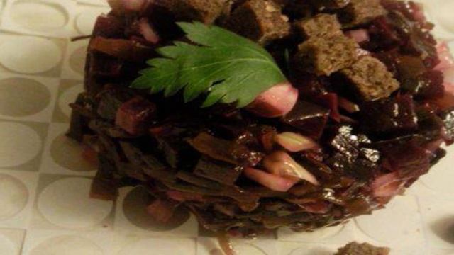 Салат из морской капусты и свеклы