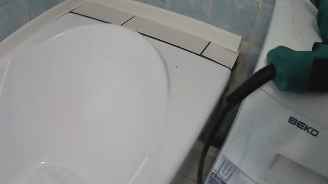 Ванна : большие и маленькие щели.