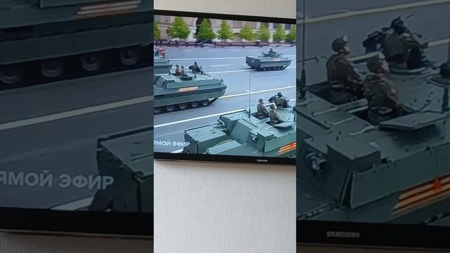 По Красной площади едут стратегические комплексы Ярс Ракетных Войск Стратегического Назначения