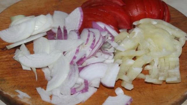 Куриное филе тушеное с томатами и базиликом